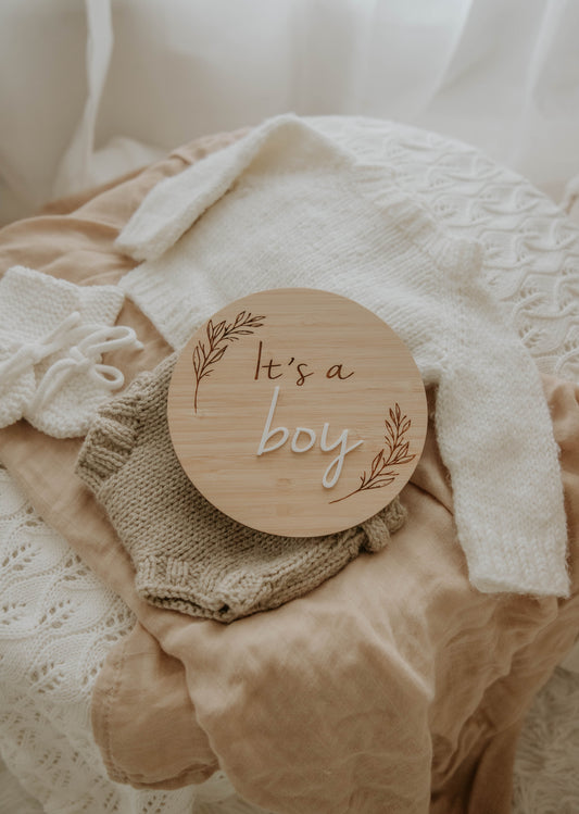 It’s a boy wooden announcement sign