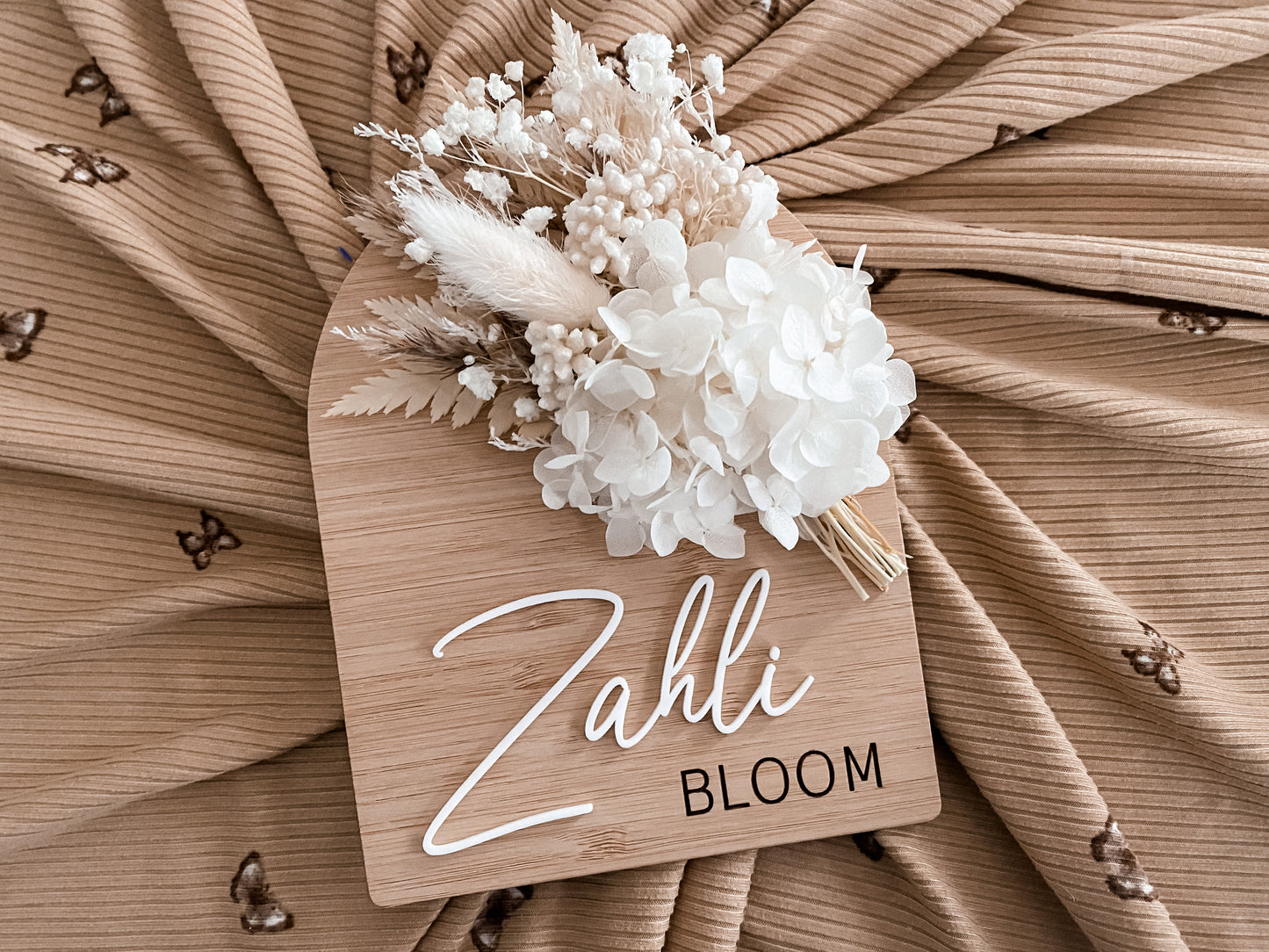 Dried flower wooden name sign with different fonts