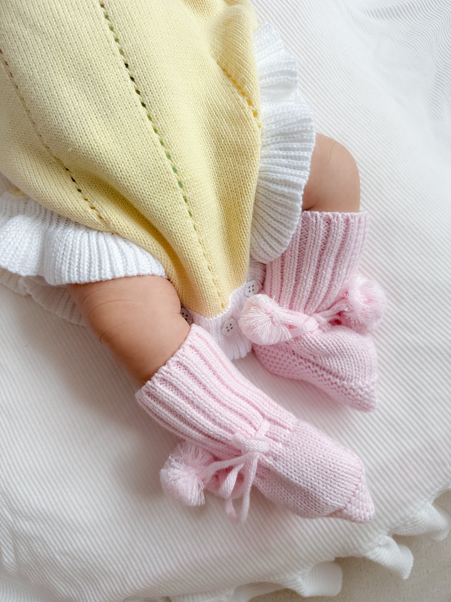 Yellow and white frill leg baby announcement outfit
