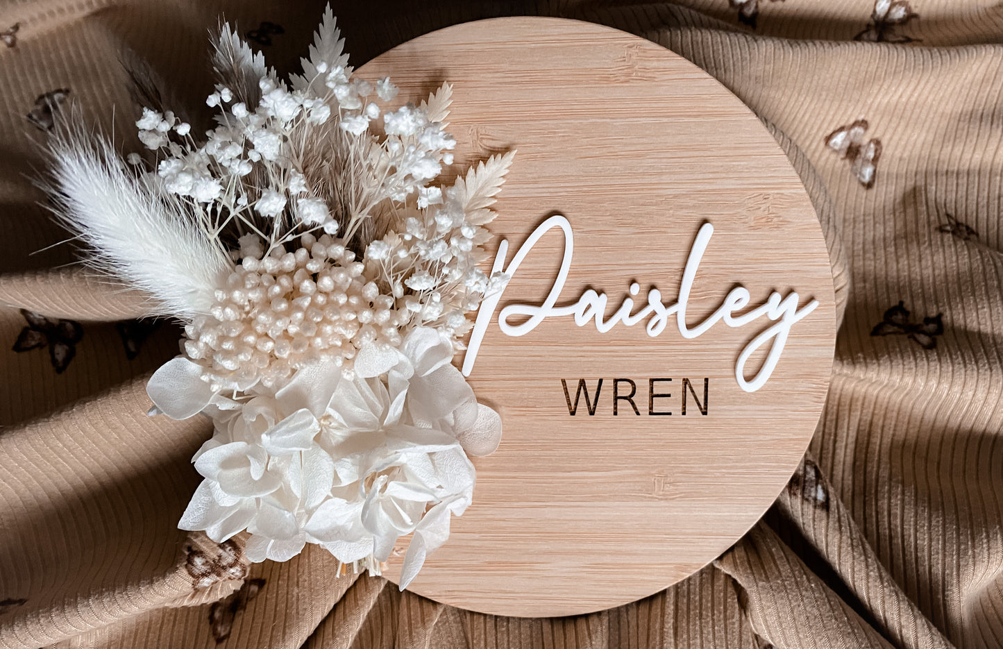 Dried flower wooden name sign with different fonts