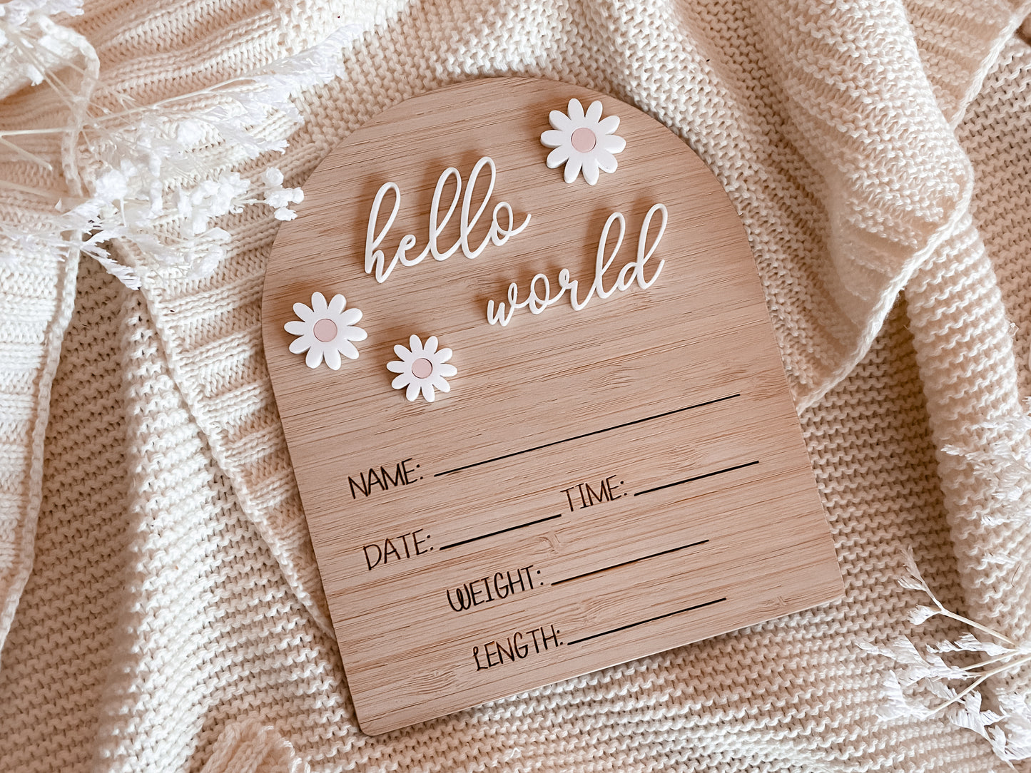 Daisy writeable birth announcement sign