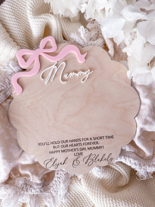 Scalloped edge with bow Mother’s Day hand print sign small version