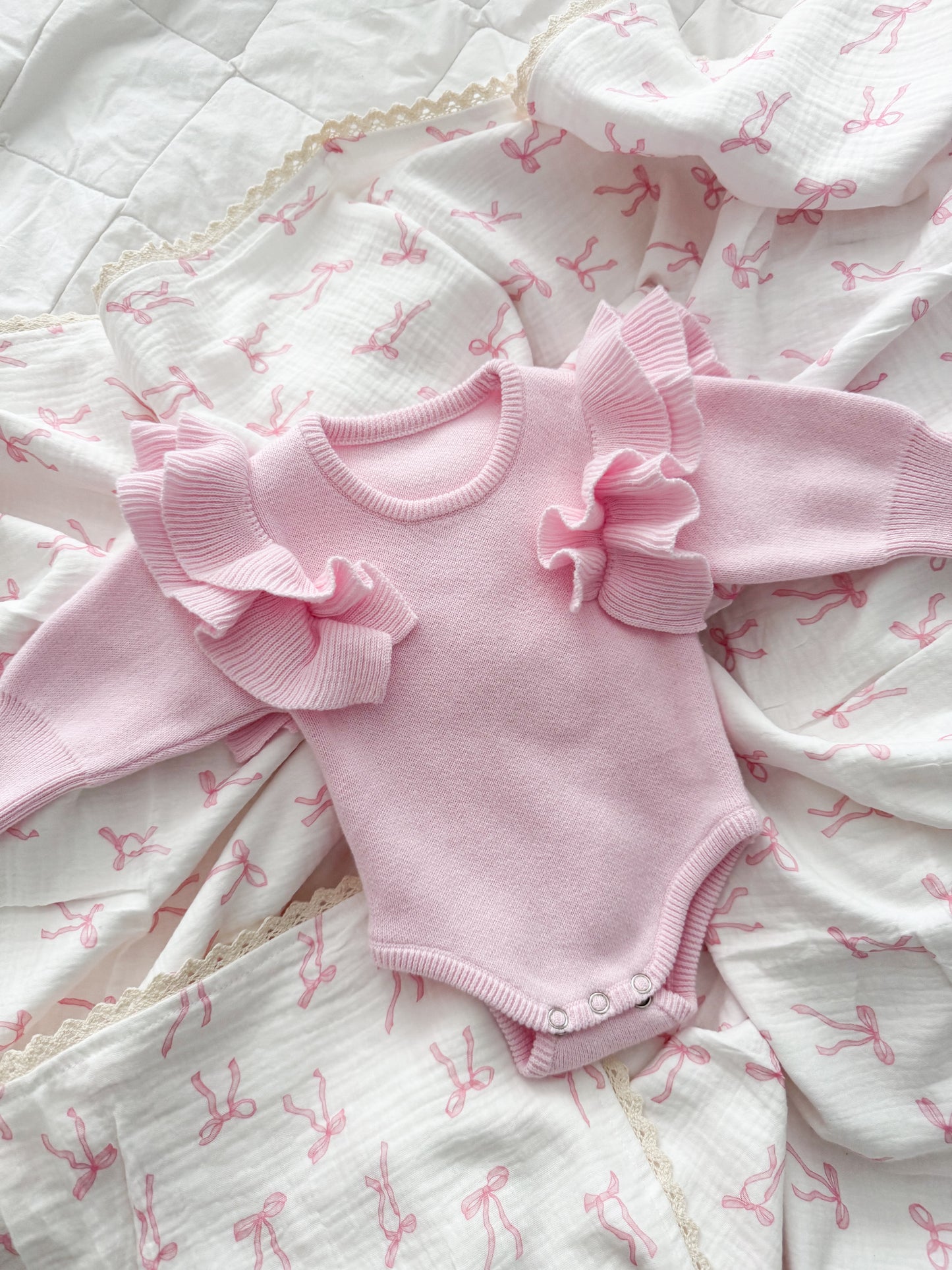 Bow pattern lace edge muslin swaddle