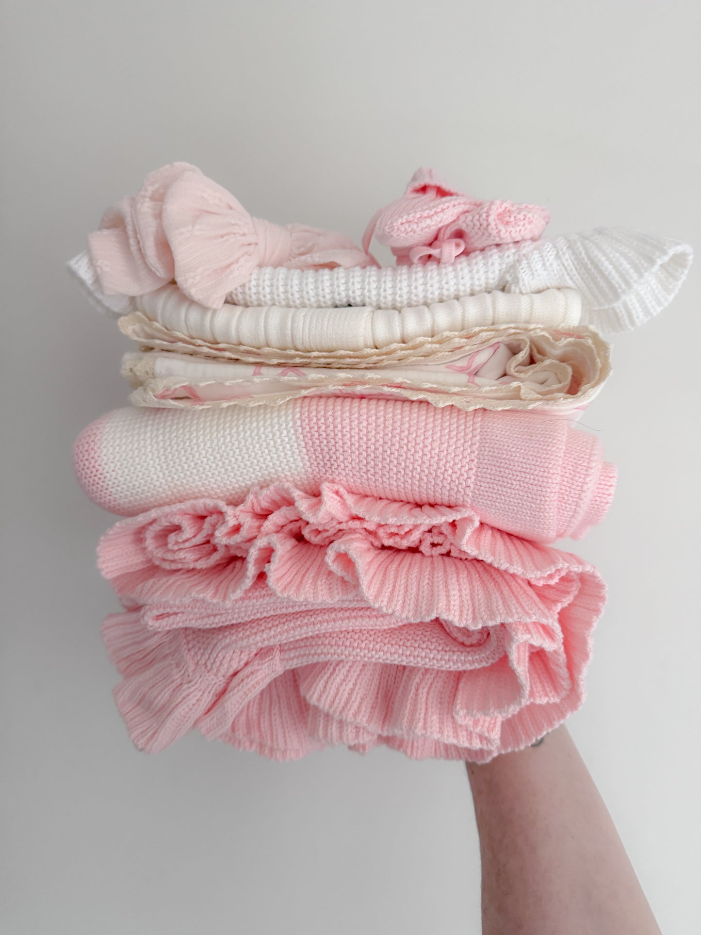 Bow pattern lace edge muslin swaddle