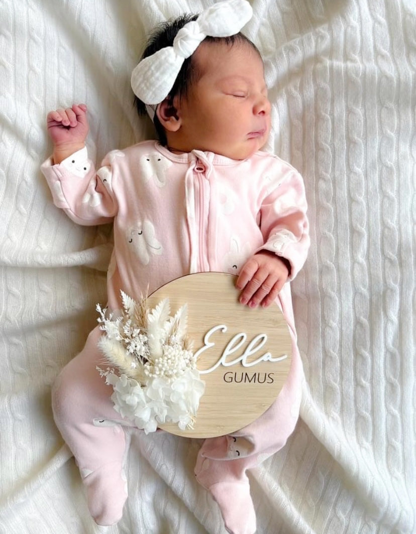 Dried flower wooden name sign with different fonts