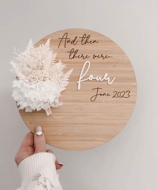 Pregnancy announcement dried floral and photo space
