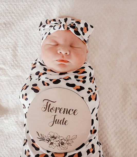 Engraved personalised birth announcement floral pattern