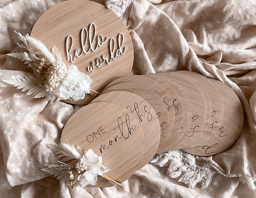 Birth announcement and monthly pack