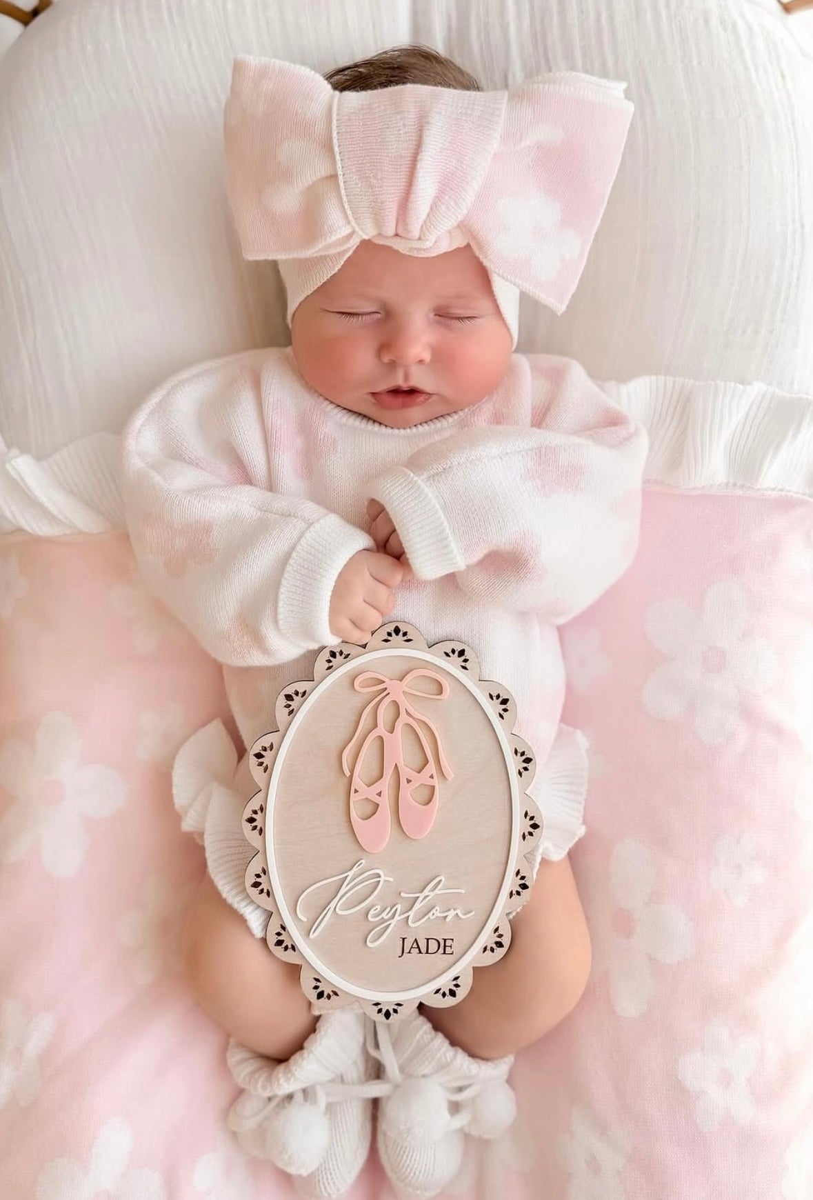 Scallop edge ballerina birth announcement sign