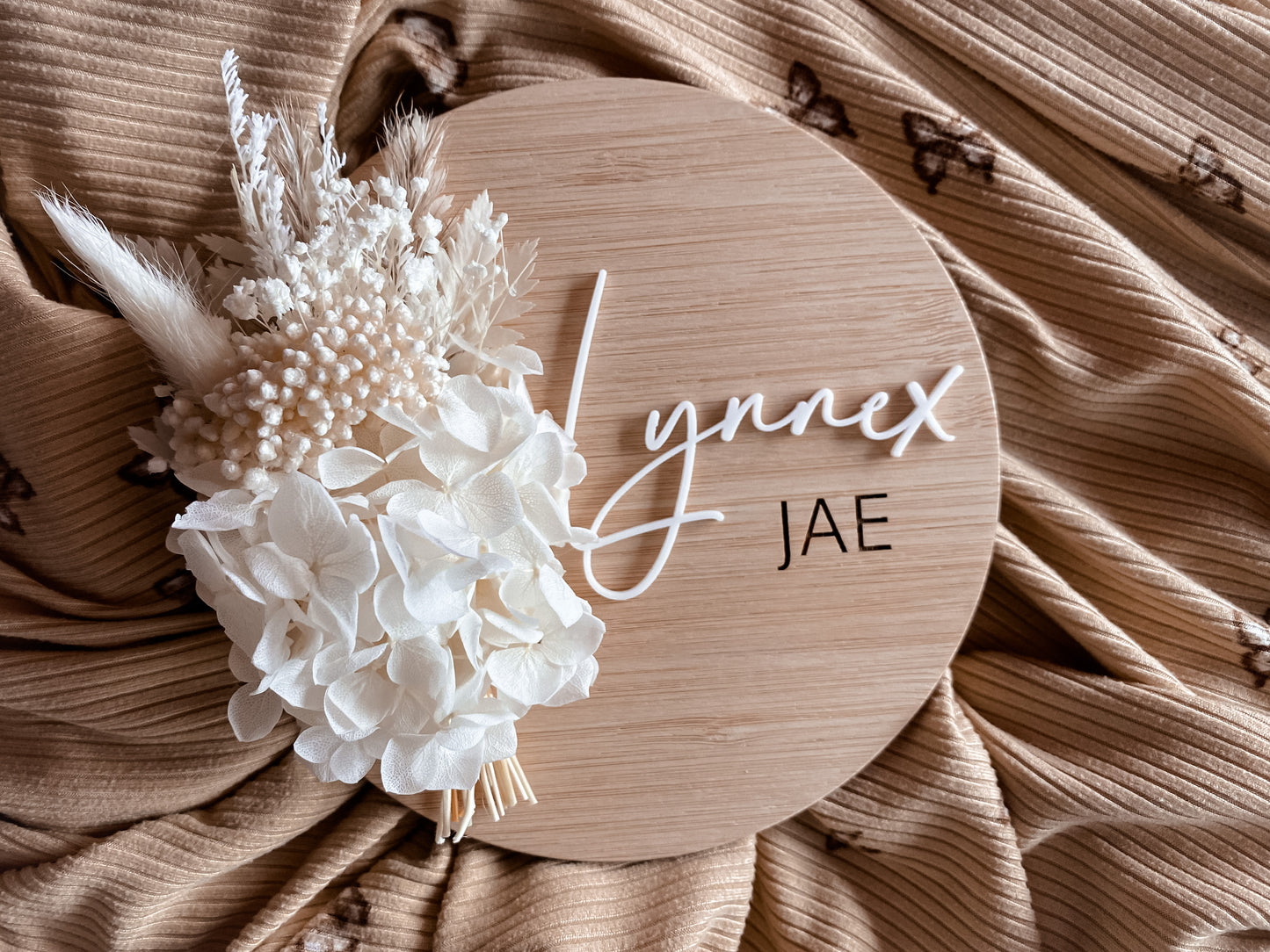 Dried flower wooden name sign with different fonts