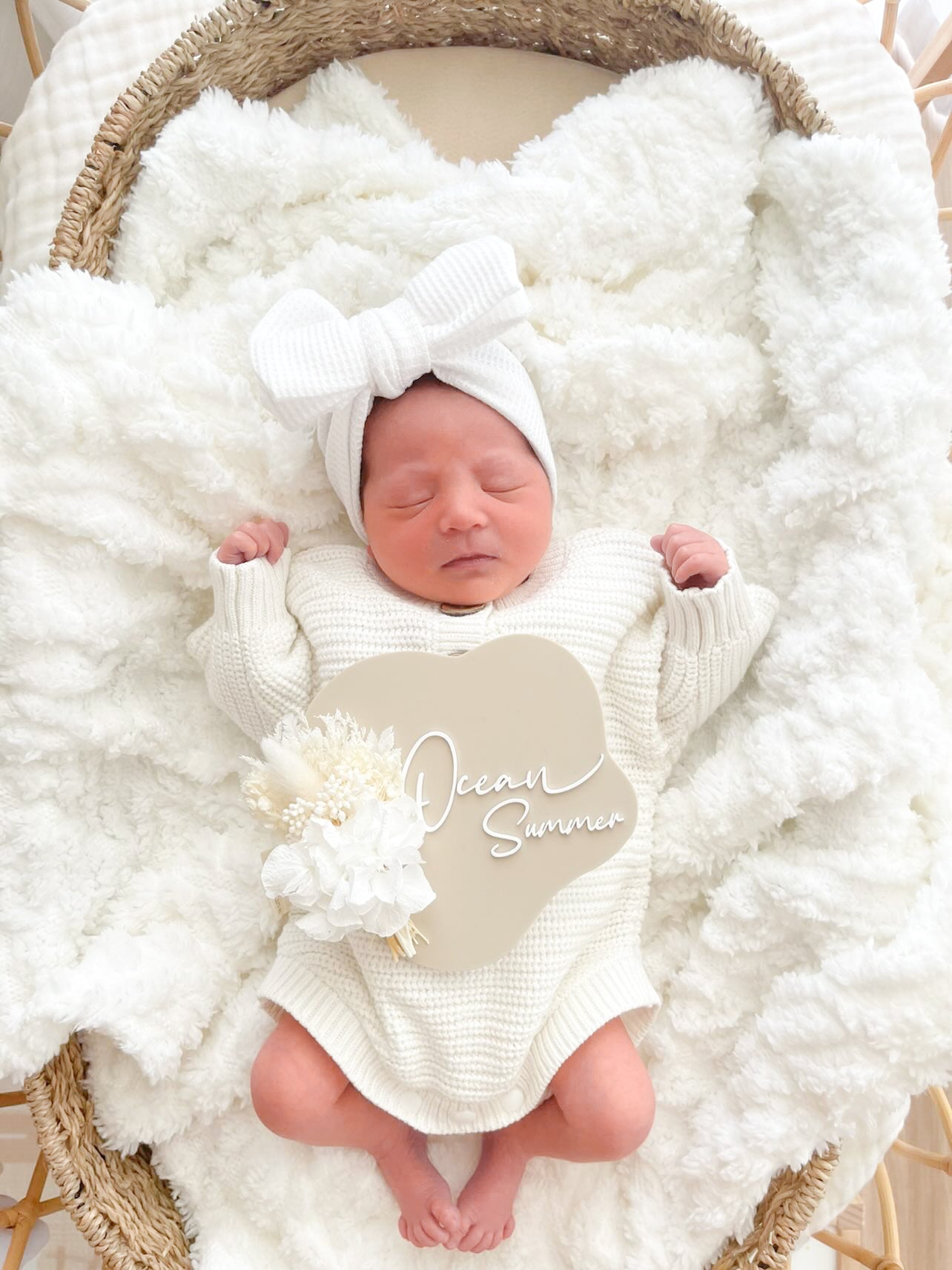 Pebble shape acrylic dried flower baby sign