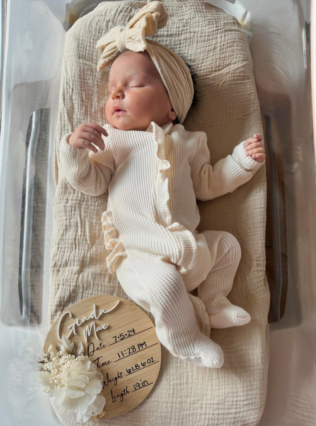 Dried flower writeable birth detail sign