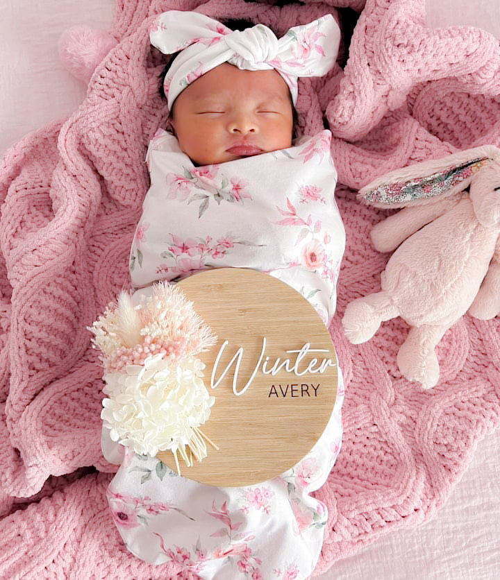 Dried flower wooden name sign with different fonts