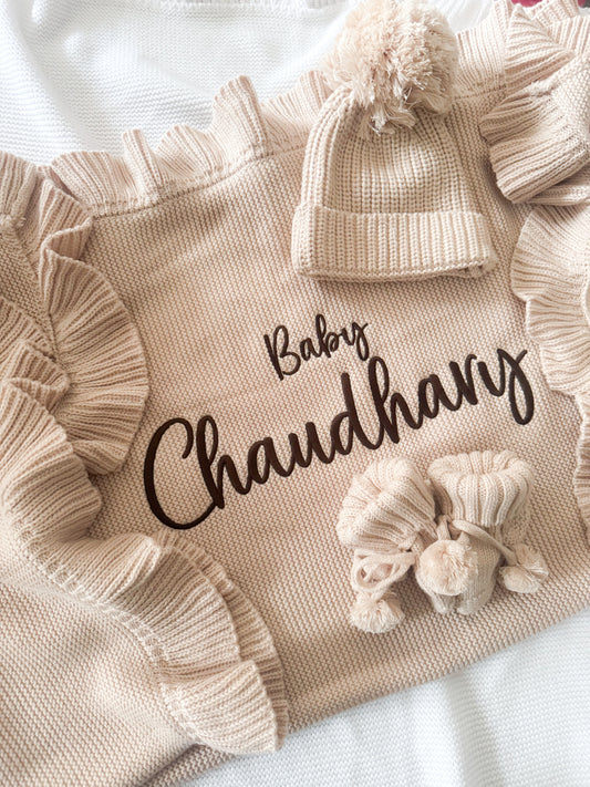 Oatmeal frill edge knit blanket