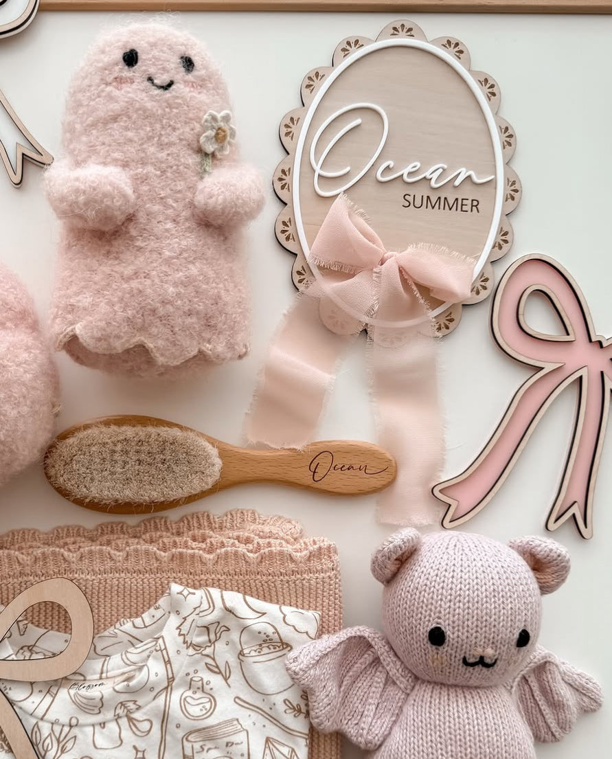 Scallop edge lace patterned birth announcement sign
