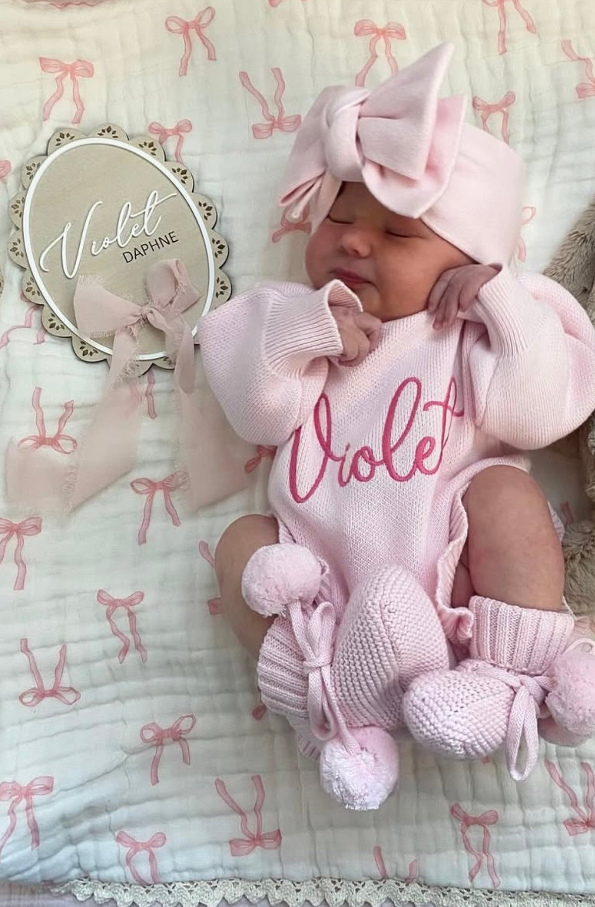 Scallop edge lace patterned birth announcement sign