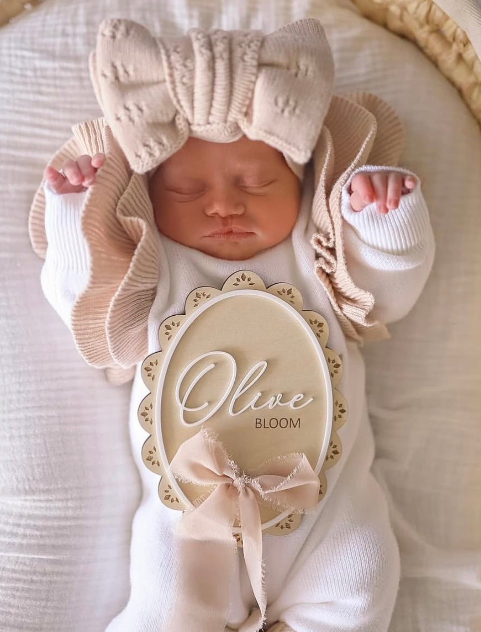 Scallop edge lace patterned birth announcement sign