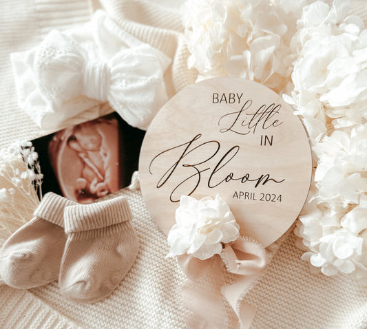 In bloom personalised pregnancy announcement