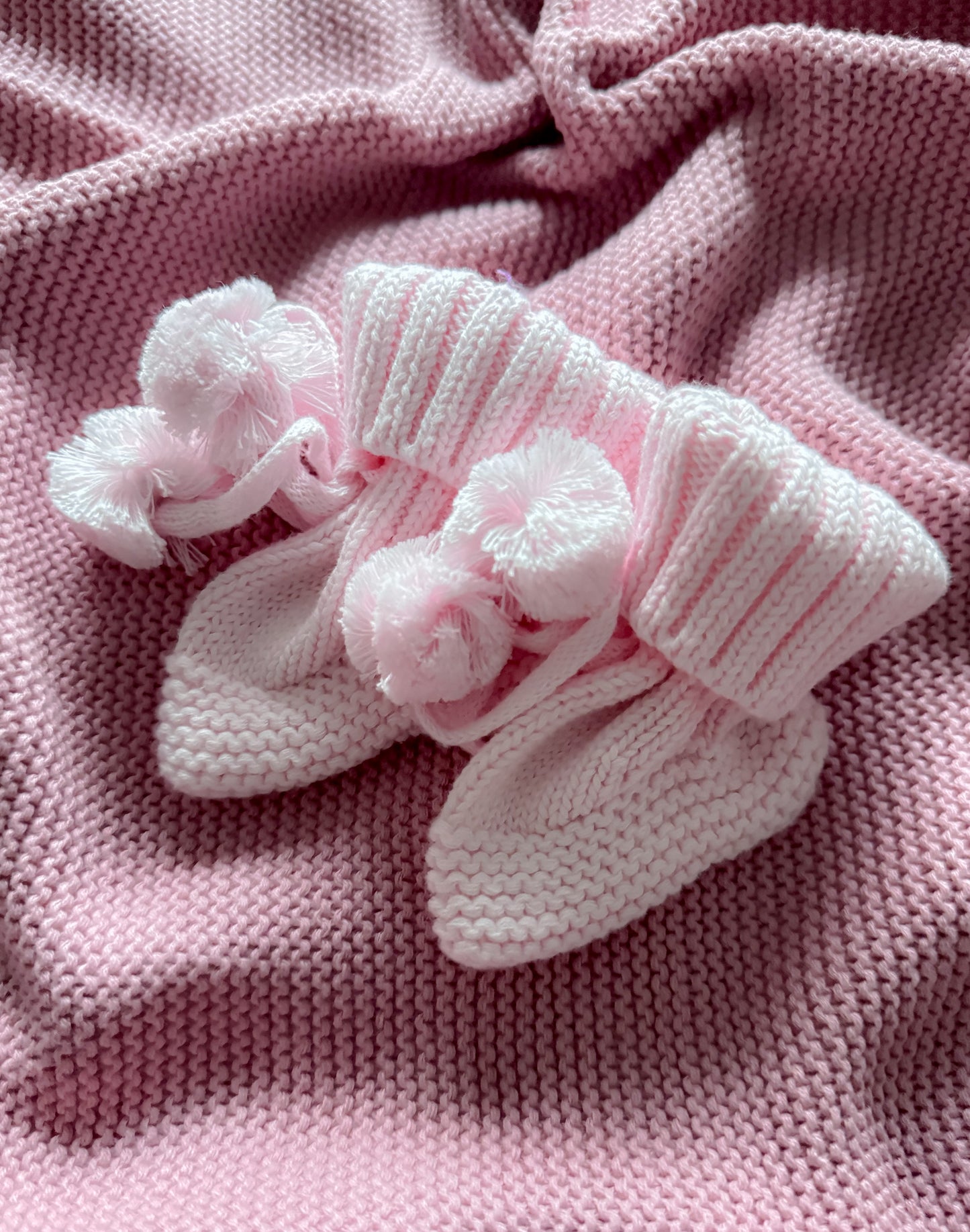 Baby pink pompom knit booties newborn