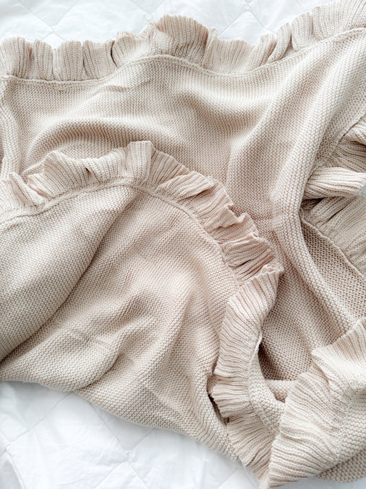 Oatmeal frill edge knit blanket