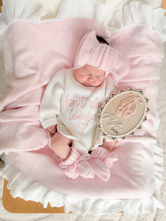 Pink and white bow frill blanket